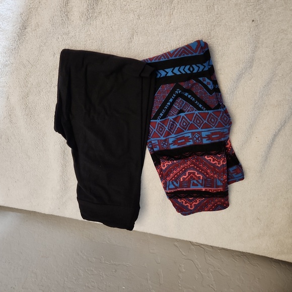 LULAROE 2 pr. S/M 1 Solid Black 1 Patterned Leggings - Picture 1 of 4